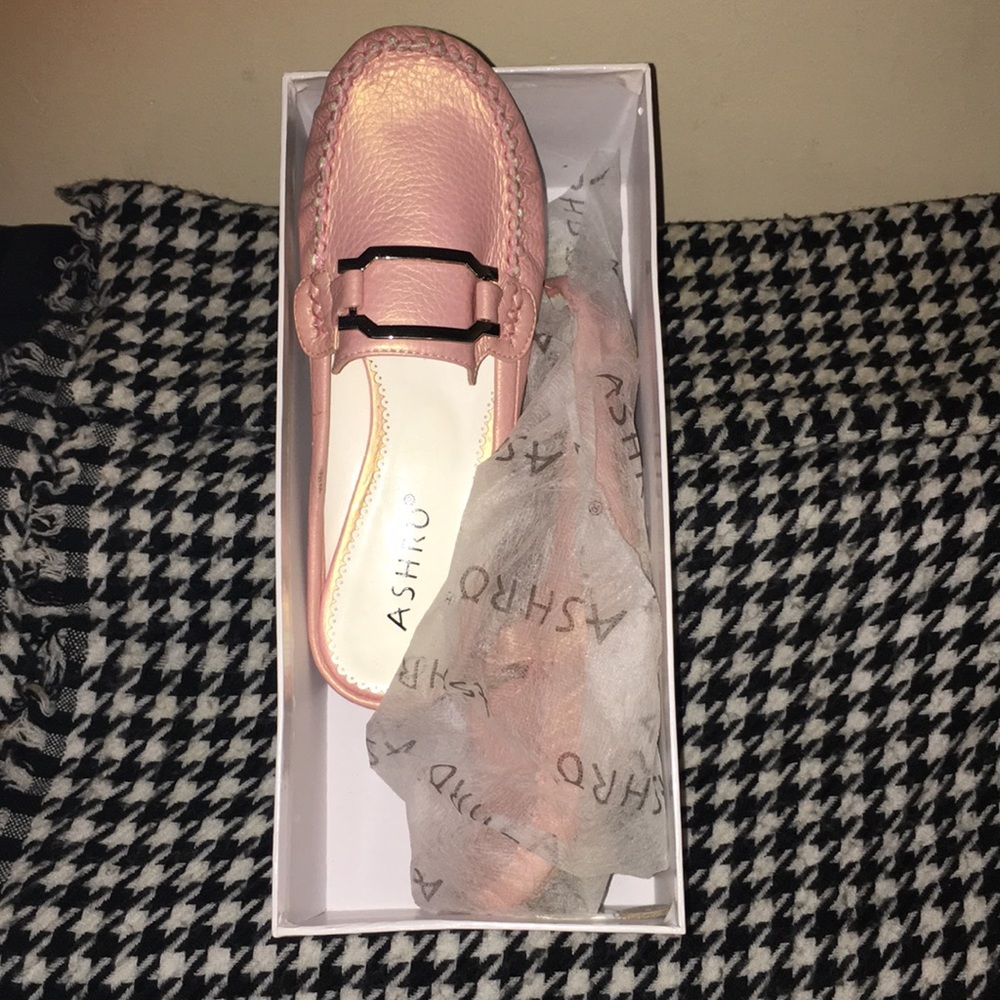 Shoes - Picture 4 of 5